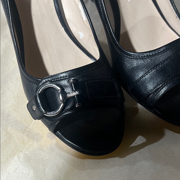 Joan & David Black‎ Buckle Peep Toe Heels - Picture 3 of 7